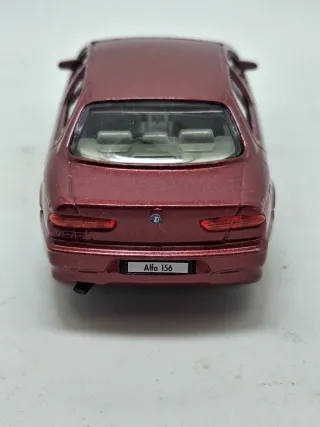 Alfa Romeo 156 Berlina 1a serie Bburago scala 1:43