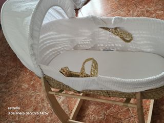 Moisés para bebé casi nuevo