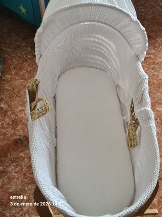 Moisés para bebé casi nuevo