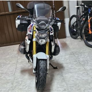 BMW R1250R casi nueva