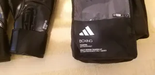 Guantes de boxeo Adidas negros