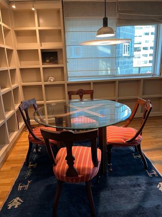 Mesa redonda cristal y 4 sillas comedor