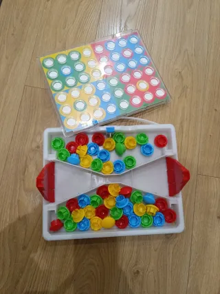 Juego infantil de mosaicos y tablero