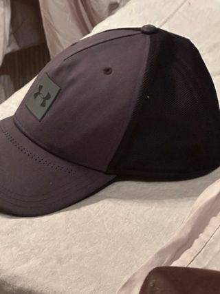 Gorra Under Armour bicolor negra y gris