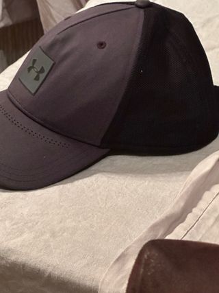 Gorra Under Armour bicolor negra y gris