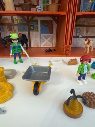 Granja Playmobil con figuras y animales