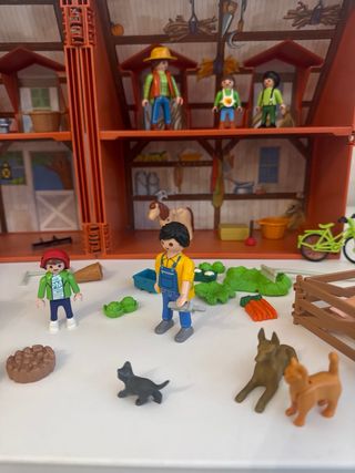 Granja Playmobil con figuras y animales