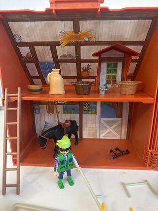 Granja Playmobil con figuras y animales