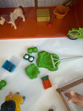 Granja Playmobil con figuras y animales