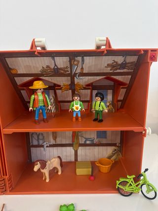 Granja Playmobil con figuras y animales