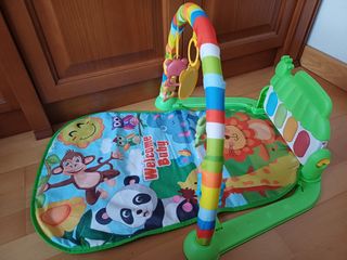 Gimnasio actividades bebe con música