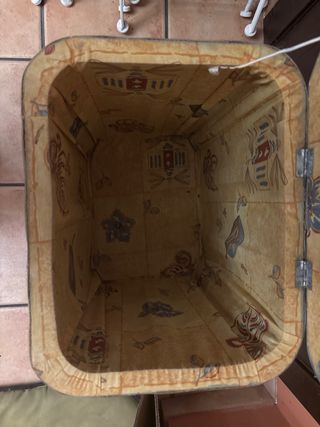 Cesto ropa mimbre y madera con tapa