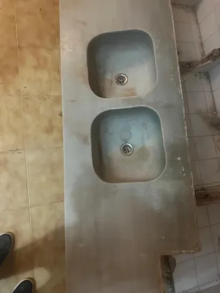 Pila de mármol doble