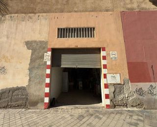 Local comercial en venta en San Luis en Almería