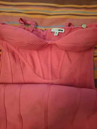 Vestido rosa tirantes ajustable con joya