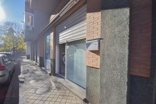 Local comercial en venta en Cervantes en Granada