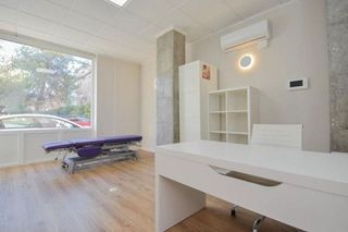 Local comercial en venta en Cervantes en Granada