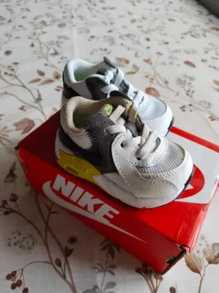 Tenis Nike Air Max para bebé talla 18.5
