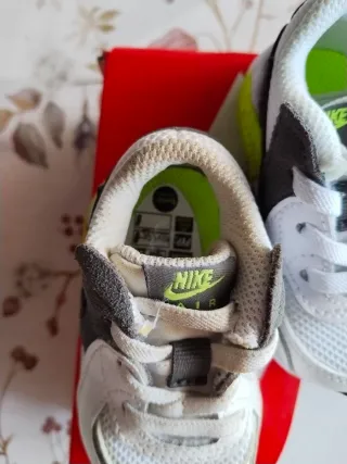 Tenis Nike Air Max para bebé talla 18.5