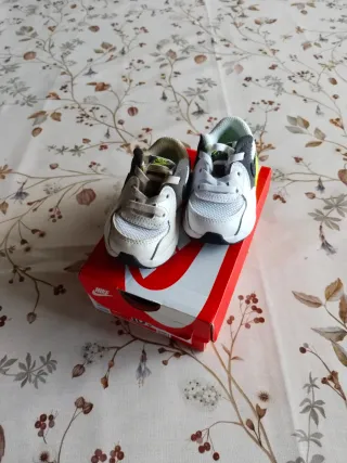Tenis Nike Air Max para bebé talla 18.5