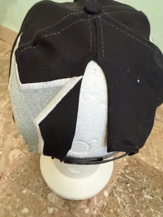 Berretto Juventus nero e argento