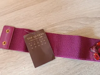 Cinturón elástico con pedrería burdeos