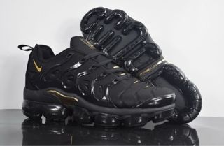 Nike Vapormax Negras y DoradasNUEVOS