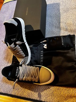 Zapatos Numeris Negros y Grises