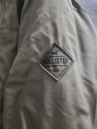 Chaqueta Hollister Verde Oliva con Capucha