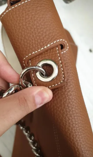 Borsa marrone con logo E