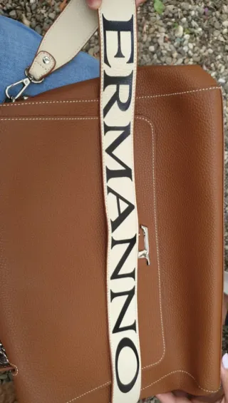 Borsa marrone con logo E