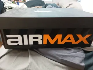 Zapatillas  deportivas grises y verdes