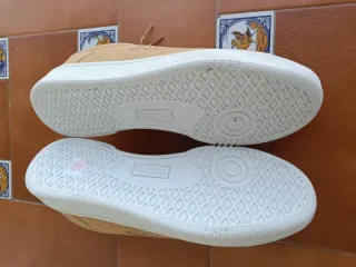Zapatillas Kappa Marrones y Blancas