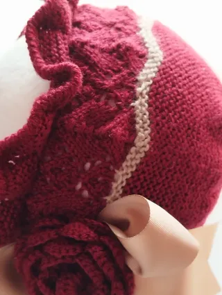 Capota de bebé tejida a mano