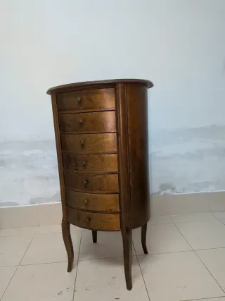 Cajonera de madera clásica