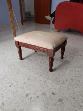 Reposapiés tapizado madera