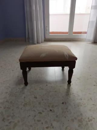 Reposapiés tapizado madera