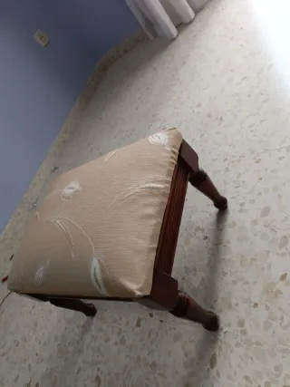 Reposapiés tapizado madera