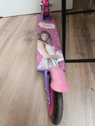 Patinete infantil rosa Violetta Disney