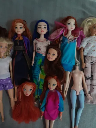 Lote de muñecas Barbie y similares
