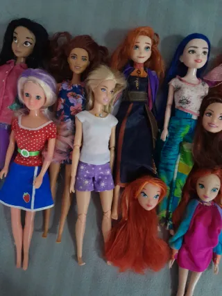 Lote de muñecas Barbie y similares