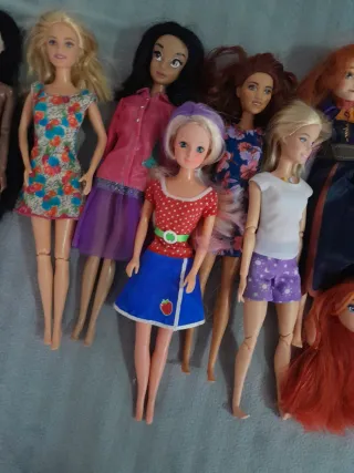 Lote de muñecas Barbie y similares