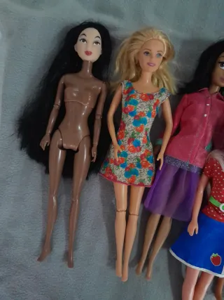 Lote de muñecas Barbie y similares