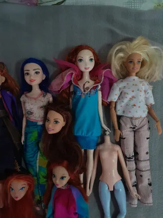 Lote de muñecas Barbie y similares