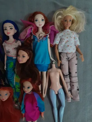 Lote de muñecas Barbie y similares