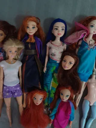 Lote de muñecas Barbie y similares