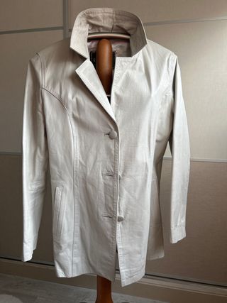 Americana de cuero beige Talla M