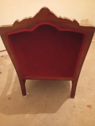 Butaca calzadora de terciopelo y madera