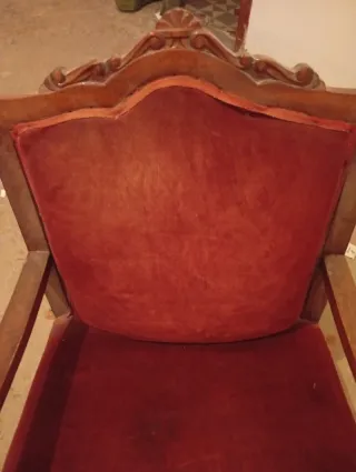 Butaca calzadora de terciopelo y madera