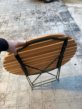 Tavolo rotondo in legno pieghevole per esterni